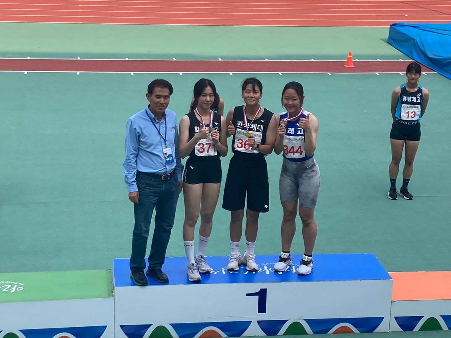 2022 전국 육상경기 대회 메달 획득 홍보 사진.jpg